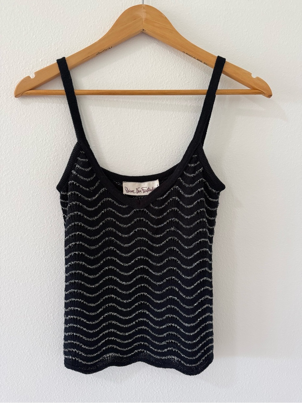 VTG Diane Von Furstenberg Black Metallic Wave Knit Chevron Tank Top Mylar DVF S